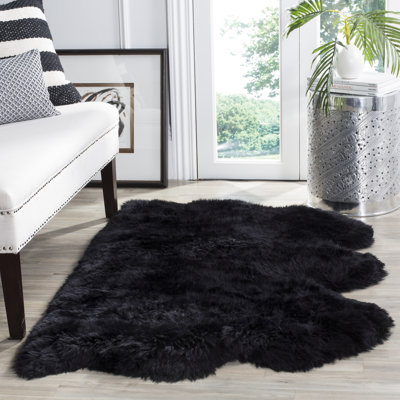 Tapis noir en peau de mouton à poil long fabriqué à la main Tateos
