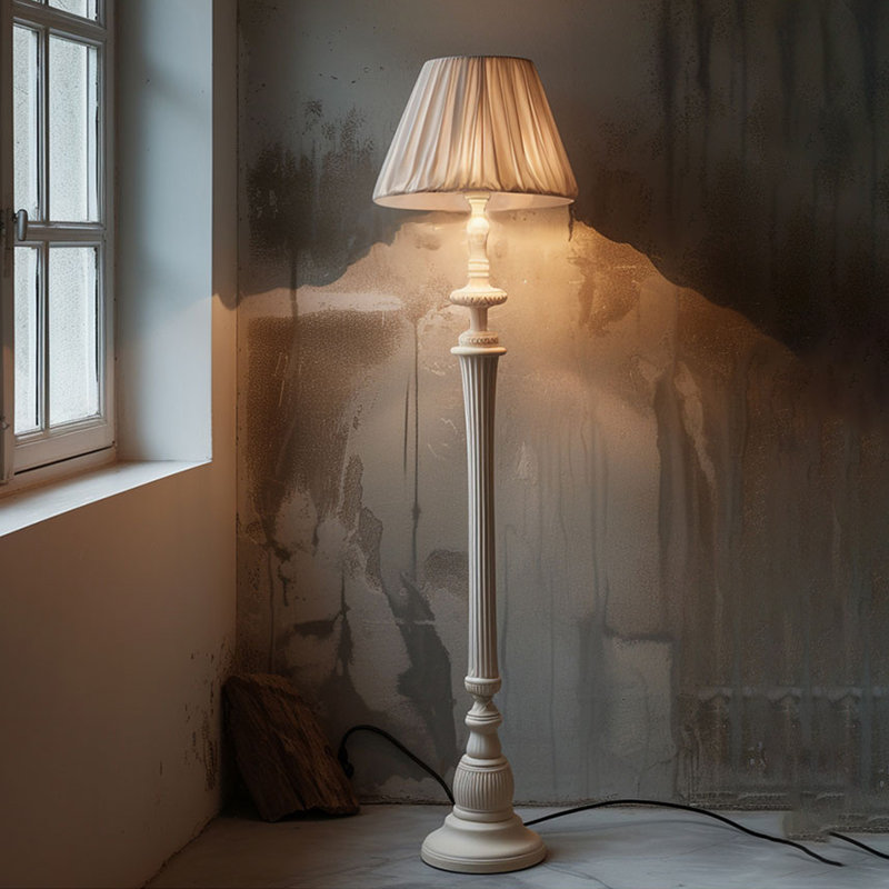 Lampes sur pied en résine blanche et tissu