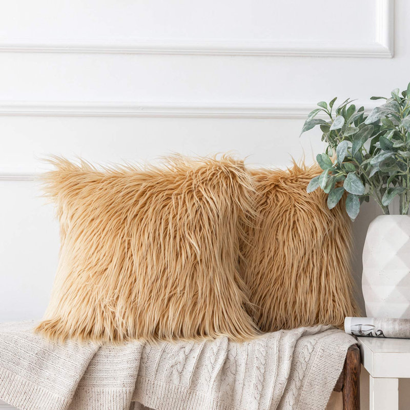 Housse de coussin en fausse fourrure, Brun