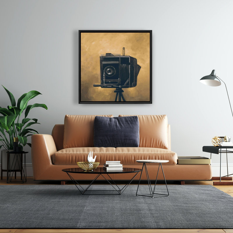 Appareil photo rétro - toile encadrée 24 po x 24 po
