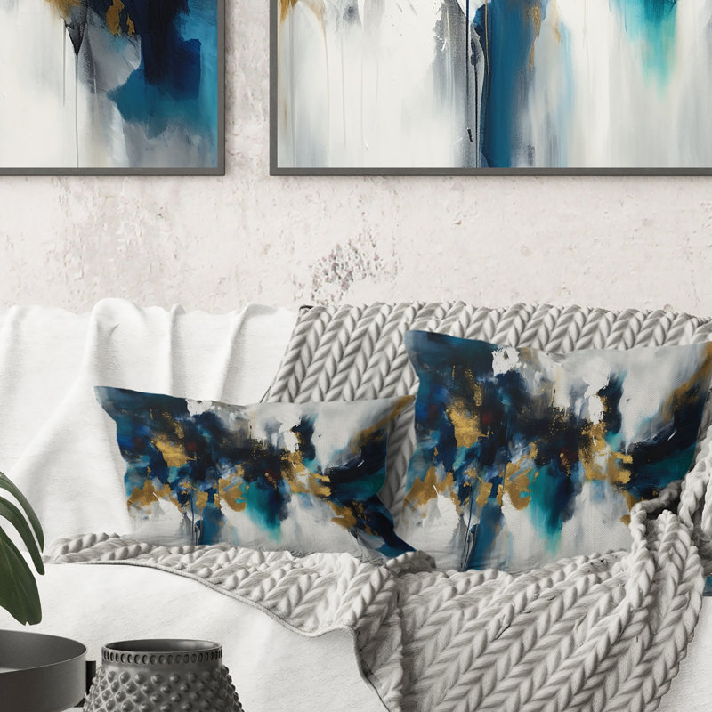 Indigo Awakening Abstract en bleu et or V - Coussin décoratif avec peinture abstraite