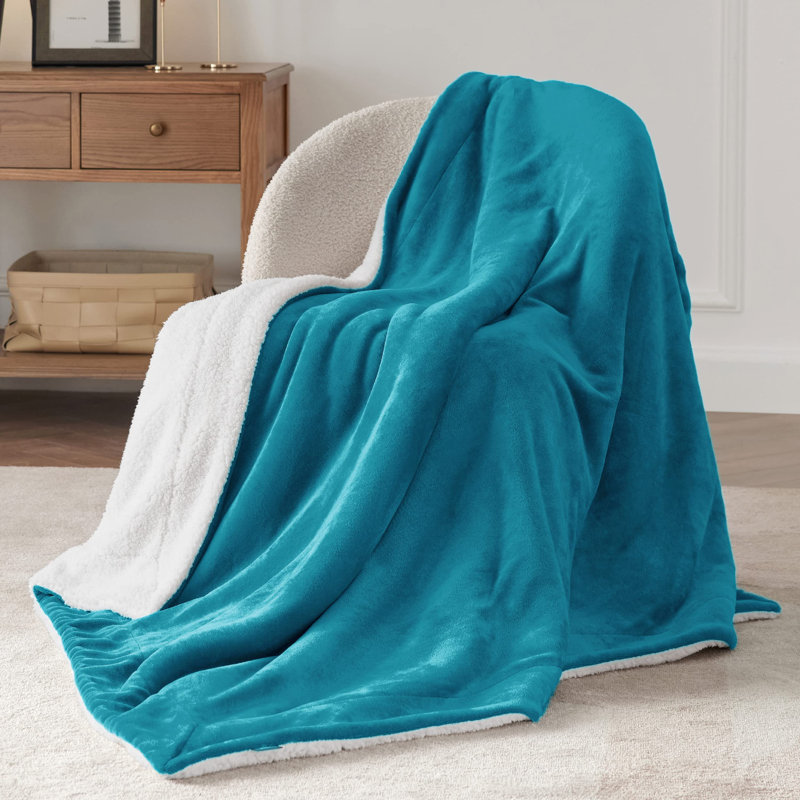 Bedsure GentleSoft™ Sherpa Throw Blanket – Thick All-Season Warm Bed Blanket – Teal – Ideal Gift for College Students, Teal