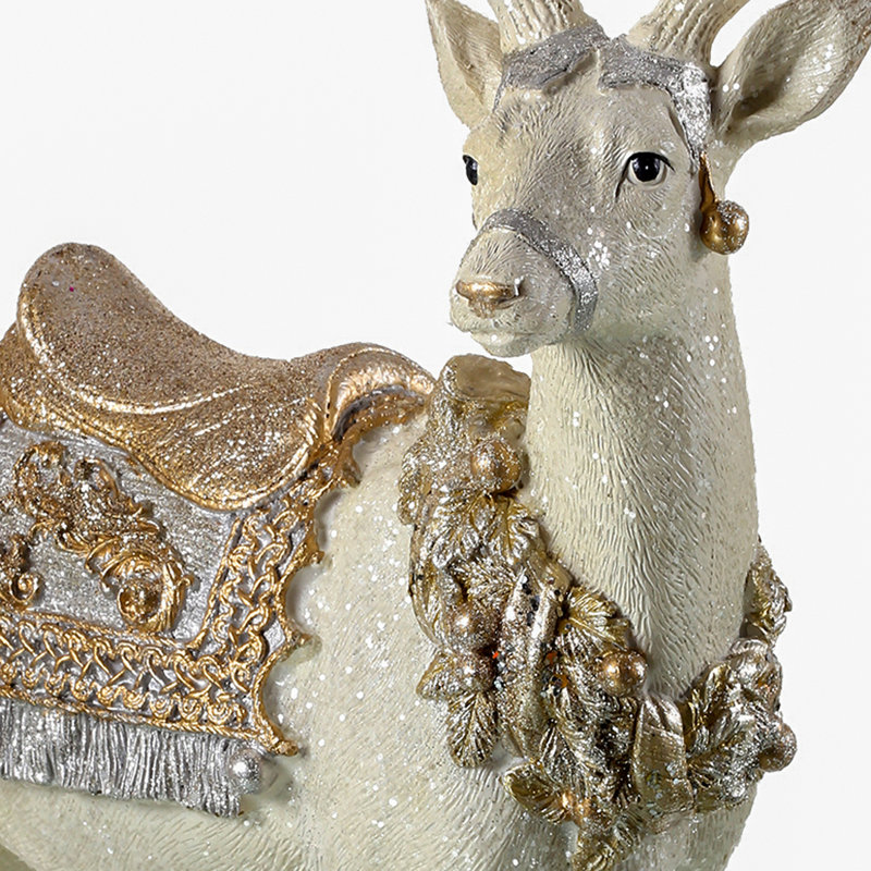Cerf debout avec selle Glit et couverture décorative