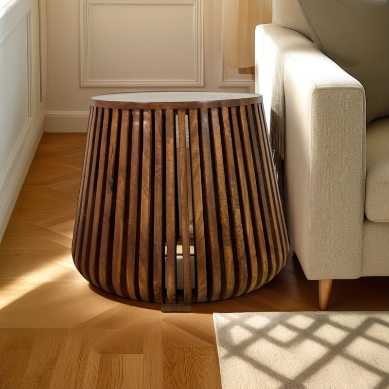 Élégante table d'appoint ronde brune de 24 po avec base à lattes en forme de cloche, Brun
