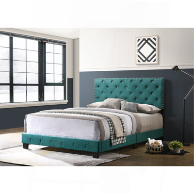 Très grand lit élégant pour votre chambre à coucher
