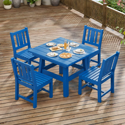 Ensemble de salle à manger d'extérieur 5 pièces en PEHD avec table, chaises et trou pour parasol, bleu