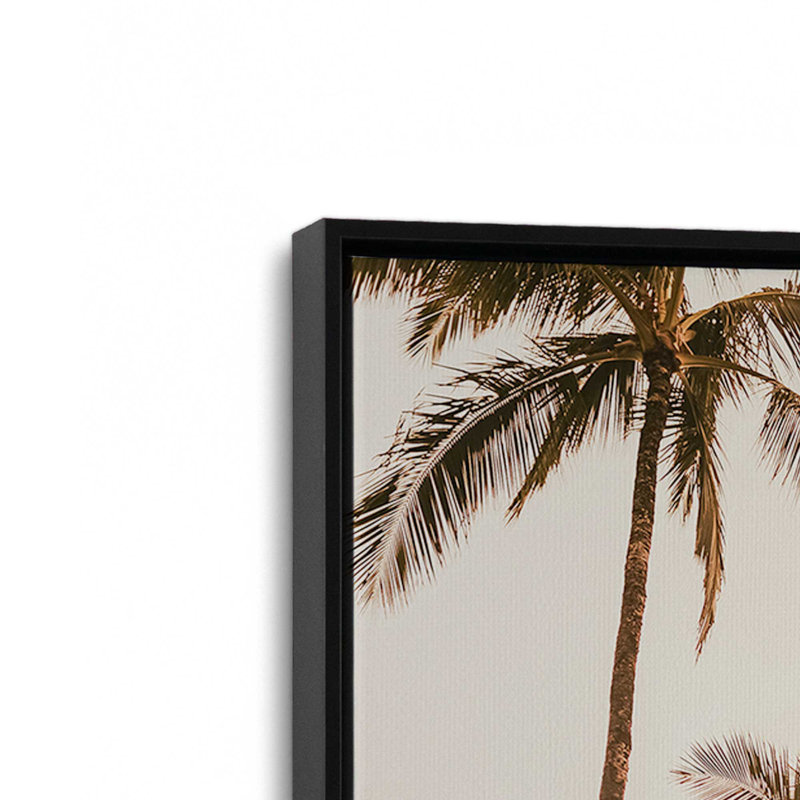 Impression sur toile Palm Tree Skyline, dans un cadre en érable américain, 36 po x 24 po, H 18,75 po x l 12,75 po x P 1,75 po