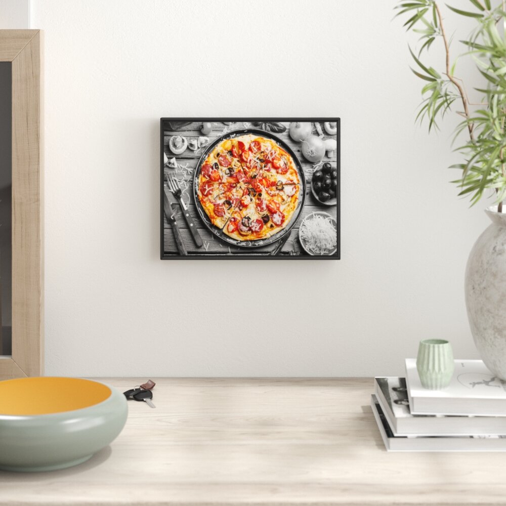 Gerahmtes Wandbild Pizza auf Pizzablech