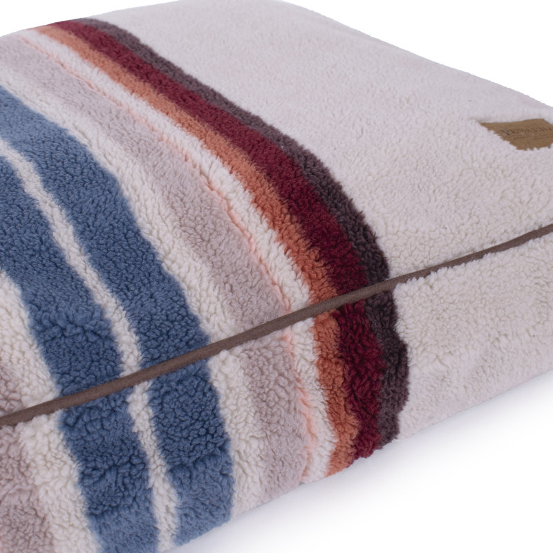 Pendleton Pet Napper, Serape Rosewood, Small (28"w x 20"d x 4"h)