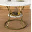 Table de salle à manger ronde extensible pour 4 à 6 personnes, de style campagnard avec tablette de rangement, base en métal doré et placage de marbre, qui s'étend de 43 à 59 pouces