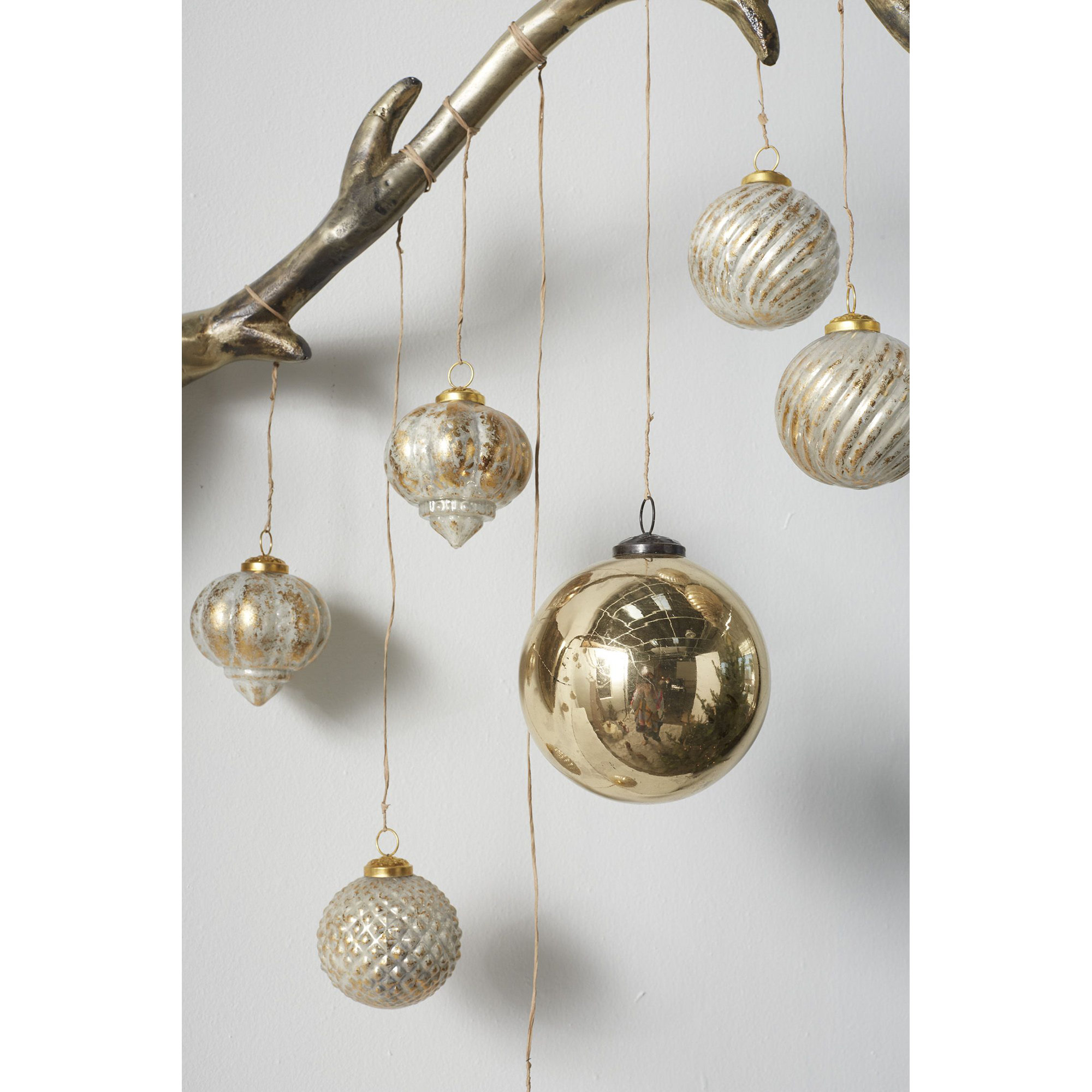 12 Piece Presence Ball Ornament Set