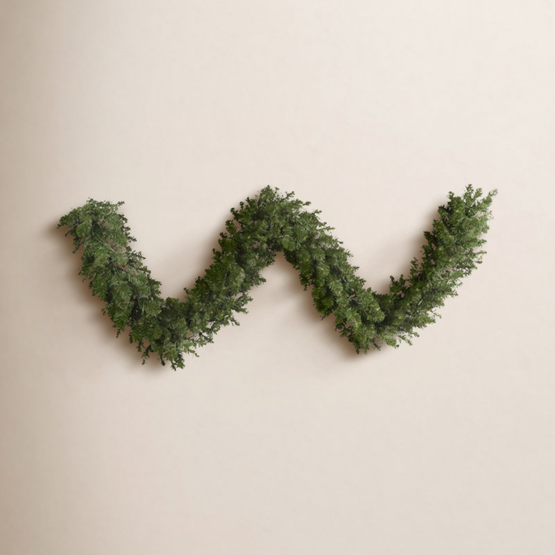 Guirlande de Noël artificielle 9 pi Vickerman Grand Teton, non éclairée