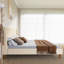 Lit plateforme tapissier en bois très grand avec pieds en bois de noyer-314186234