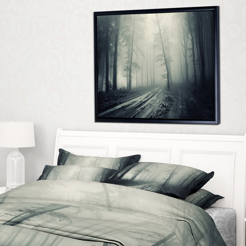 «Spooky Dark Forest with Fog», reproduction de photo sur toile tendue encadrée, H 30 po x l 40 po x P 1 po