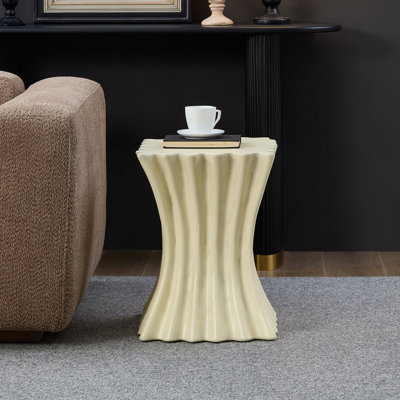 Table d'appoint carrée avec base robuste