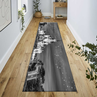 Elegant Floral Printed Rug with Soft Non Woven Material Ideal for Enhancing Room Decor and Comfort Underfoot