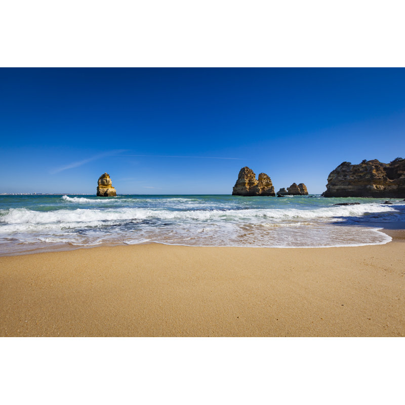 Atlantic Ocean Beach, Algarce Coast, Portugal par 35007, H 32 po x l 48 po