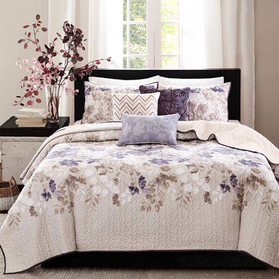 King/ King 6 Piece Quilt With Pillows. Watercolor Floral Pattern, 100% Microfiber, Machine Washable Textile Reversible King. Ornamentation, Soft Brushed Fabric
