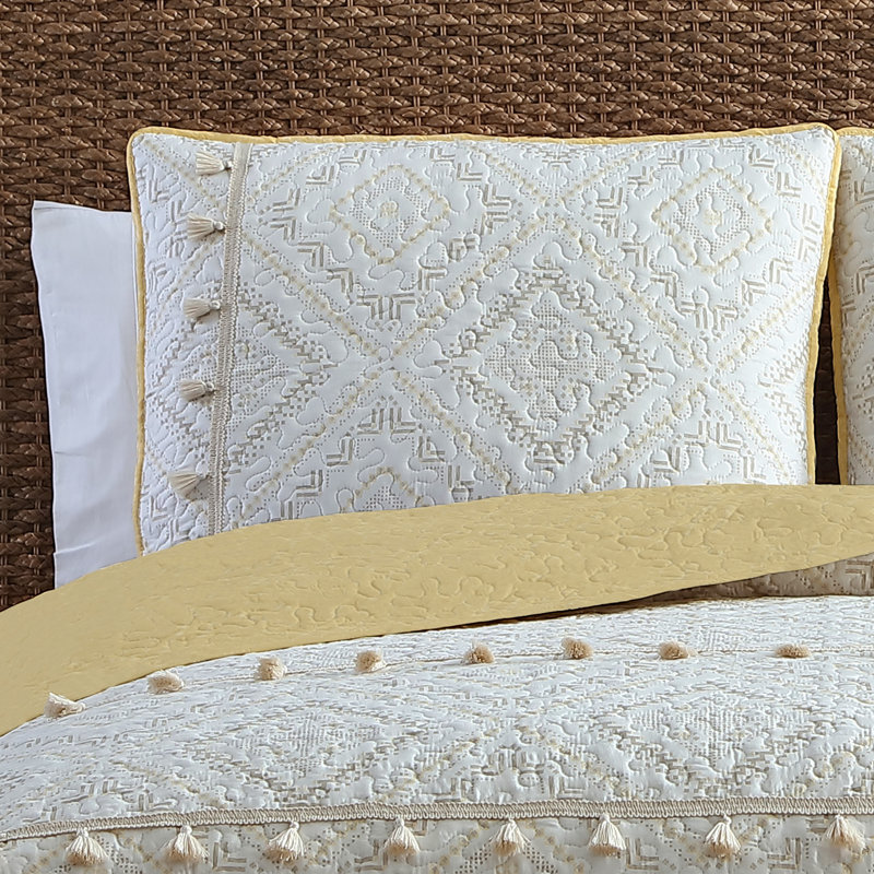 DESIGN STUDIO Skye Tribal Gold Soft Microfiber Quilt Set with Tassels, Twin Quilt + 1 Standard Sham