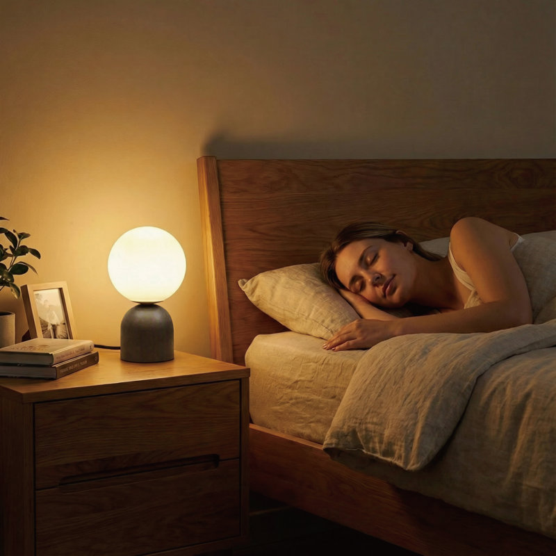 Lampe de table en bois massif de 25 cm de hauteur avec abat-jour globe en verre opale de 15 cm, intensité variable en continu de 0 à 100 %, douille E12, homologuée UL