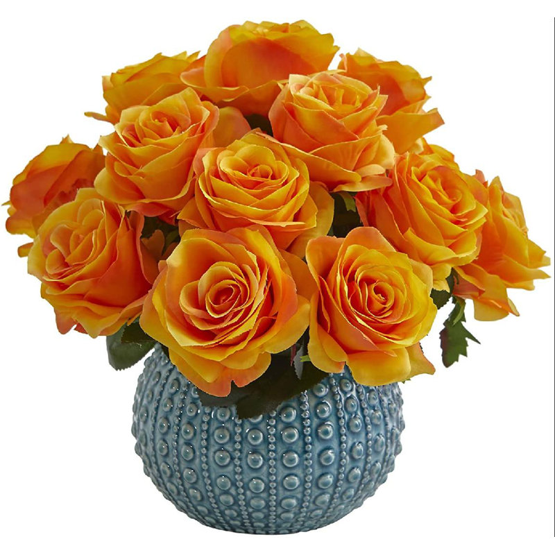 Arrangement floral de roses artificielles dans un vase, Orange