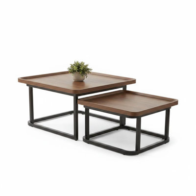 Ensemble de 2 tables gigognes carrées modernes empilables pour un salon ou une chambre à coucher style noyer Mid-Century