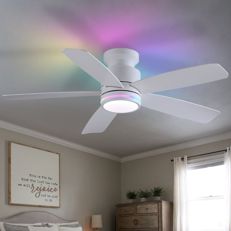 Ventilateur de plafond encastré avec lumières DEL et télécommande, 46 po de largeur, Blanc mat