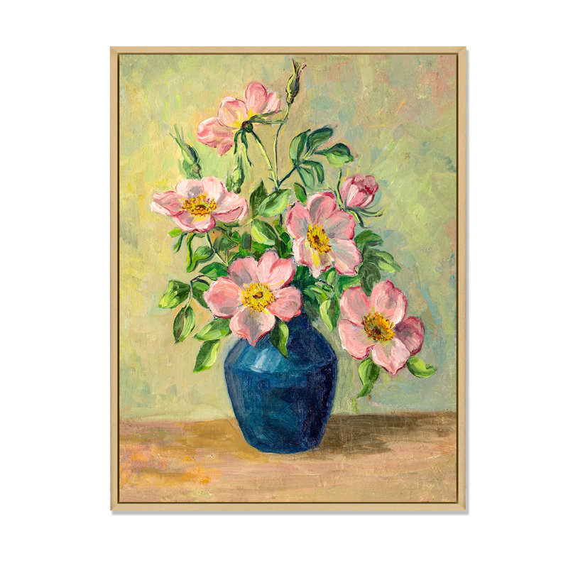 Fleurs roses dans un vase bleu - Peinture sur toile encadrée, H 32 po x l 16 po x P 1 po, Toile naturelle avec cadre flottant