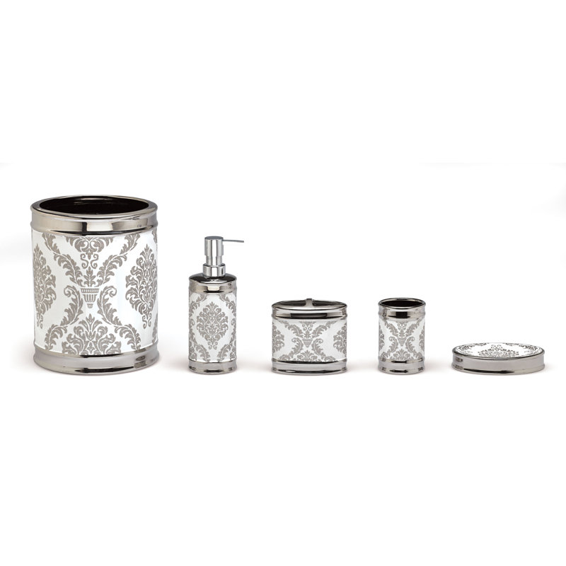 Distributeur de savon & Yessenia