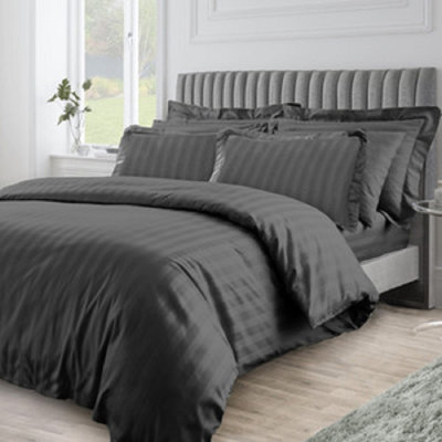 Polyester Striped Duvet Cover Set with Pillowcases Included