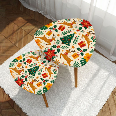 Ensemble de 2 tables basses gigognes triangulaires modernes, motif sapin de Noël avec rennes, style années 50, empilables, idéales pour le salon, la chambre ou un appartement. Décoration idéale pour la maison.