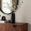 Vase en céramique moderne avec détails texturés - pièce décorative contemporaine au design épuré et à la fabrication durable-32453819-12763681