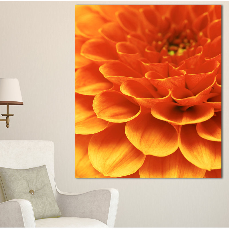 « dark abstract yellow floral pétales », impression sur toile tendue, H 32 po x l 16 po x P 1 po