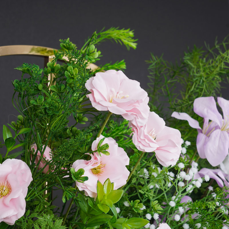 55 po x 43,3 po de fleurs artificielles en centre de table avec motif floral, fleurs roses / mauves avec feuilles vertes