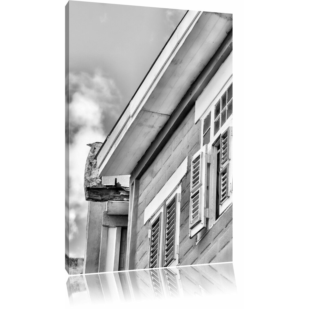 Leinwandbild Altes karibisches Haus in Monochrom