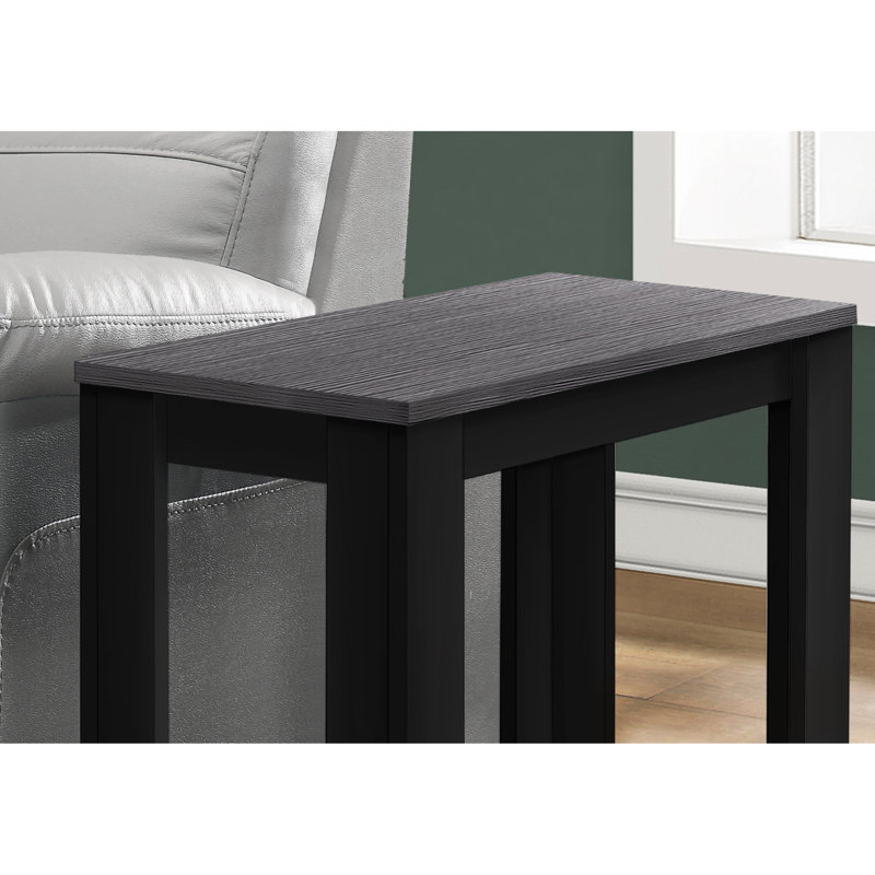 Table de bout rectangulaire avec plateau en bois gris et cadre noir, polyvalente pour la chambre à coucher ou le bureau, tablette décorative à deux niveaux de 22 pouces de hauteur, plateau supérieur, salle familiale idéale