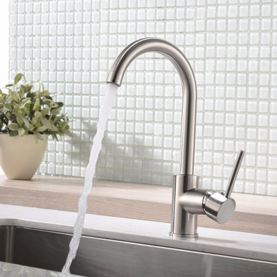Robinet de cuisine commercial moderne en acier inoxydable à poignée simple, trou unique pour évier de bar