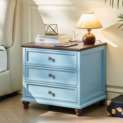 Table de chevet Farmhouse avec station de charge, table de bout de 24 po de large avec 3 tiroirs, commode en bois pour la chambre à coucher, commode de table de chevet, table de chevet pour le salon, placard