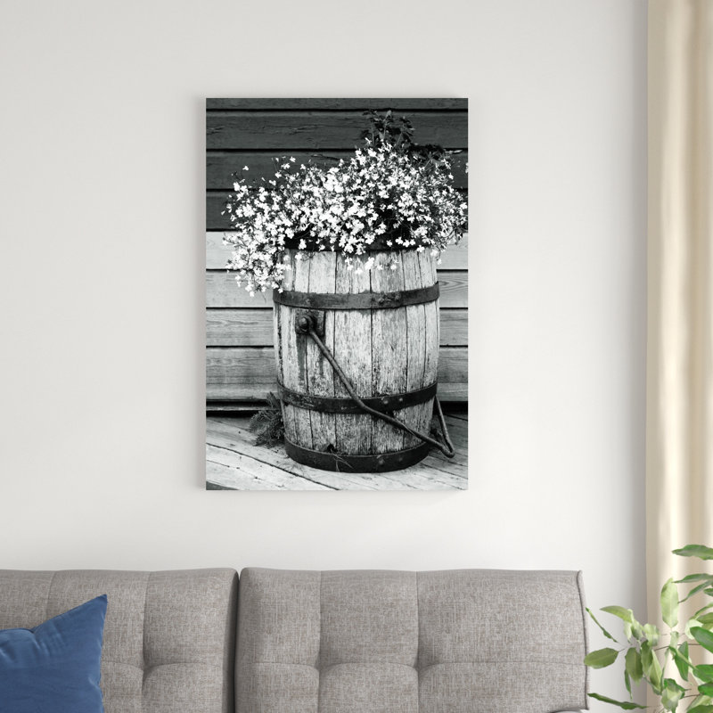 Barrel of Flowers - Reproduction de photo sur toile tendue, H 36 po x l 24 po, Toile tendue, Non