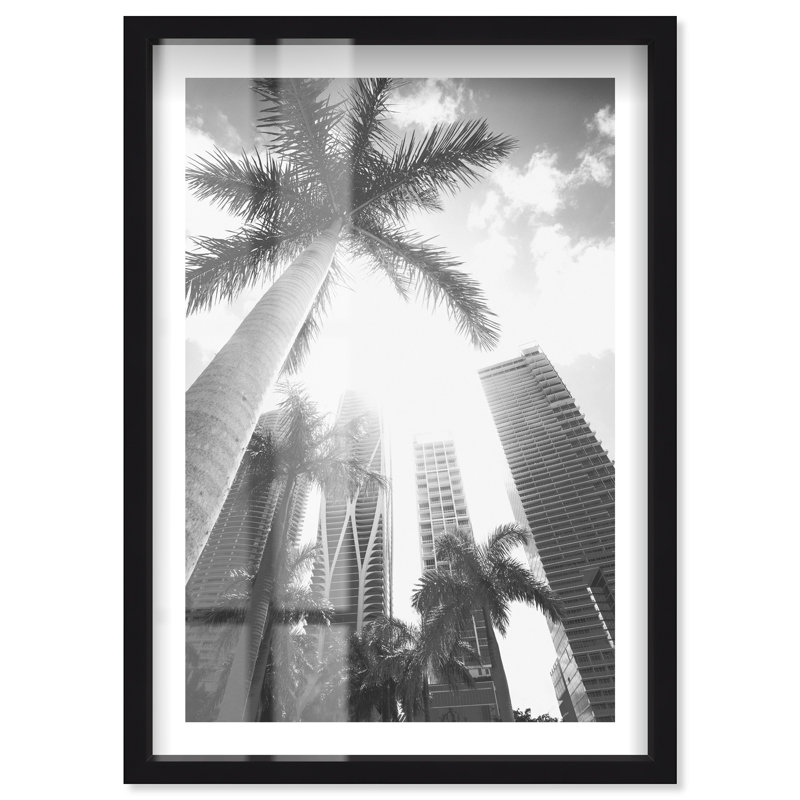 «Palms with City Views Shadowbox» par Notoriart, H 16 po x l 11 po, Noir