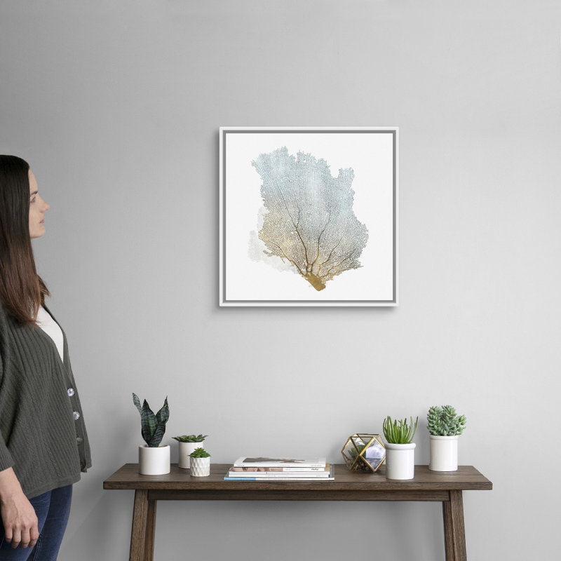 «Delicate Coral I» par Isabelle Z - reproduction d'art sur toile, H 22 po x l 22 po, Toile avec cadre flottant, Blanc