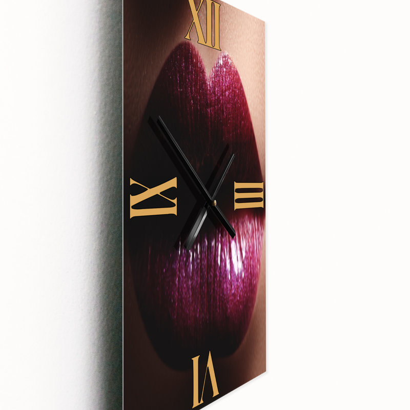 Gros plan sur une horloge murale, Petit
