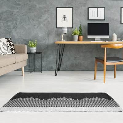 Tapis noir mountain area