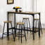 Ensemble de table de bar 5 pièces, hauteur de comptoir, plateau en bois brun rustique, structure en métal noir, 4 tabourets de bar. Ensemble de repas/pub gain d'espace idéal pour une petite cuisine, un appartement ou un coin repas.