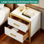 Table de chevet moderne avec tiroirs, table de chevet blanche et dorée, table de bout en bois compacte pour la chambre à coucher ou le salon, table d'appoint pour canapé peu encombrante avec structure en métal durable