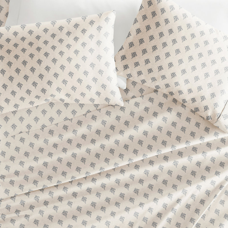4 Piece Delicate Details Pattern Sheet Set, Full Sheet Set with 2 Standard Pillowcase, Blue/White Floral