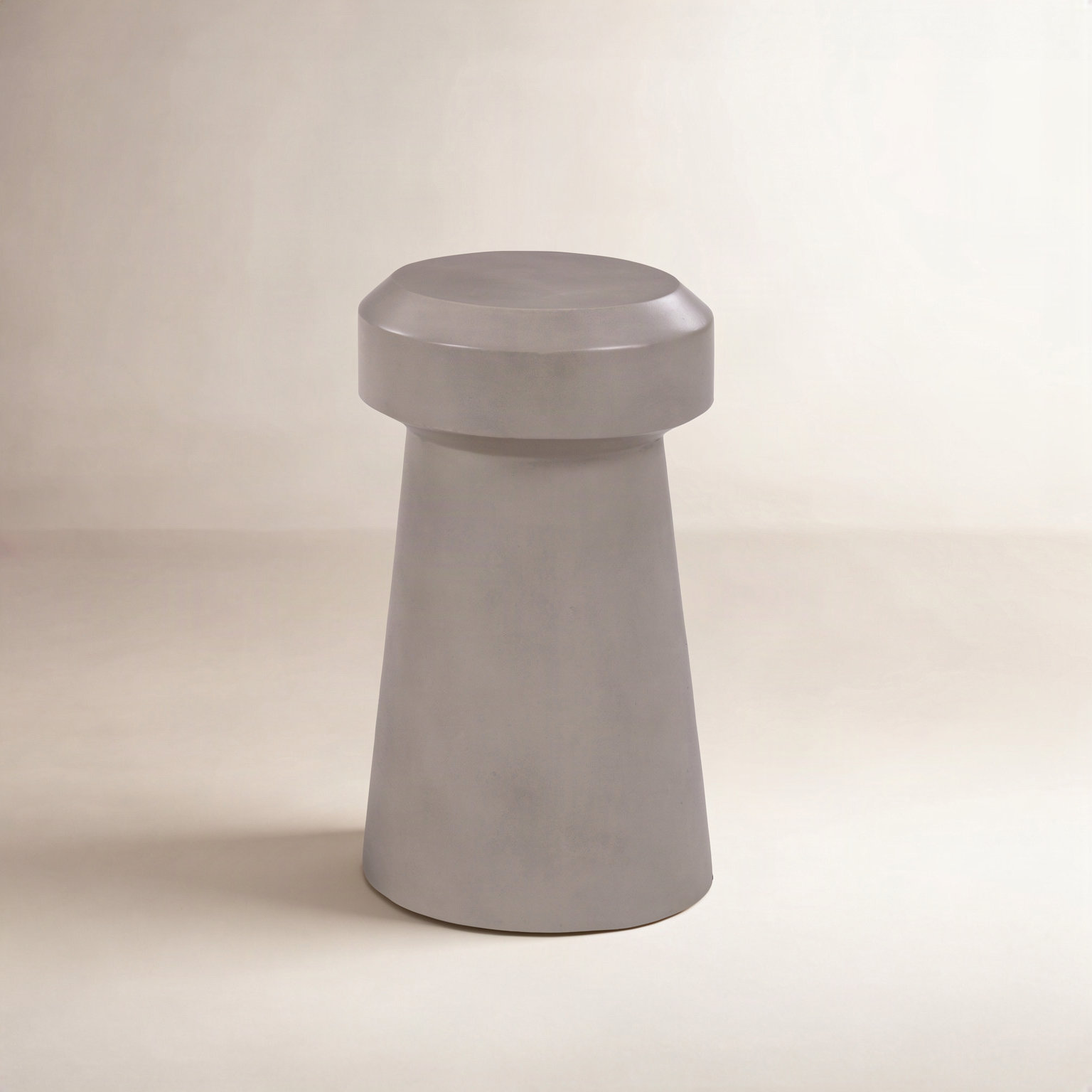 Magnus End Table, Dark Grey