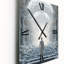 Horloge murale bouddha blanche sur fond blanc-1920499156