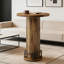 Table de bar ronde rustique en bois aggloméré industriel avec anneau repose-pieds en métal et colonne en faux grain de bois, pour bar, restaurant ou salon à la maison