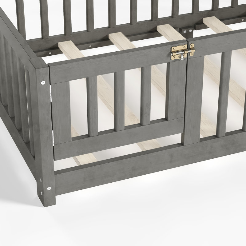Lit simple au sol, gris grain de bois, bas à terre, lit gris sécuritaire avec lattes amovibles et porte interchangeable, favorisant l'autonomie